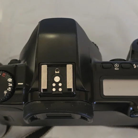 Canon EOS Rebel X S Black Camera body only like new - Picture 4 of 6